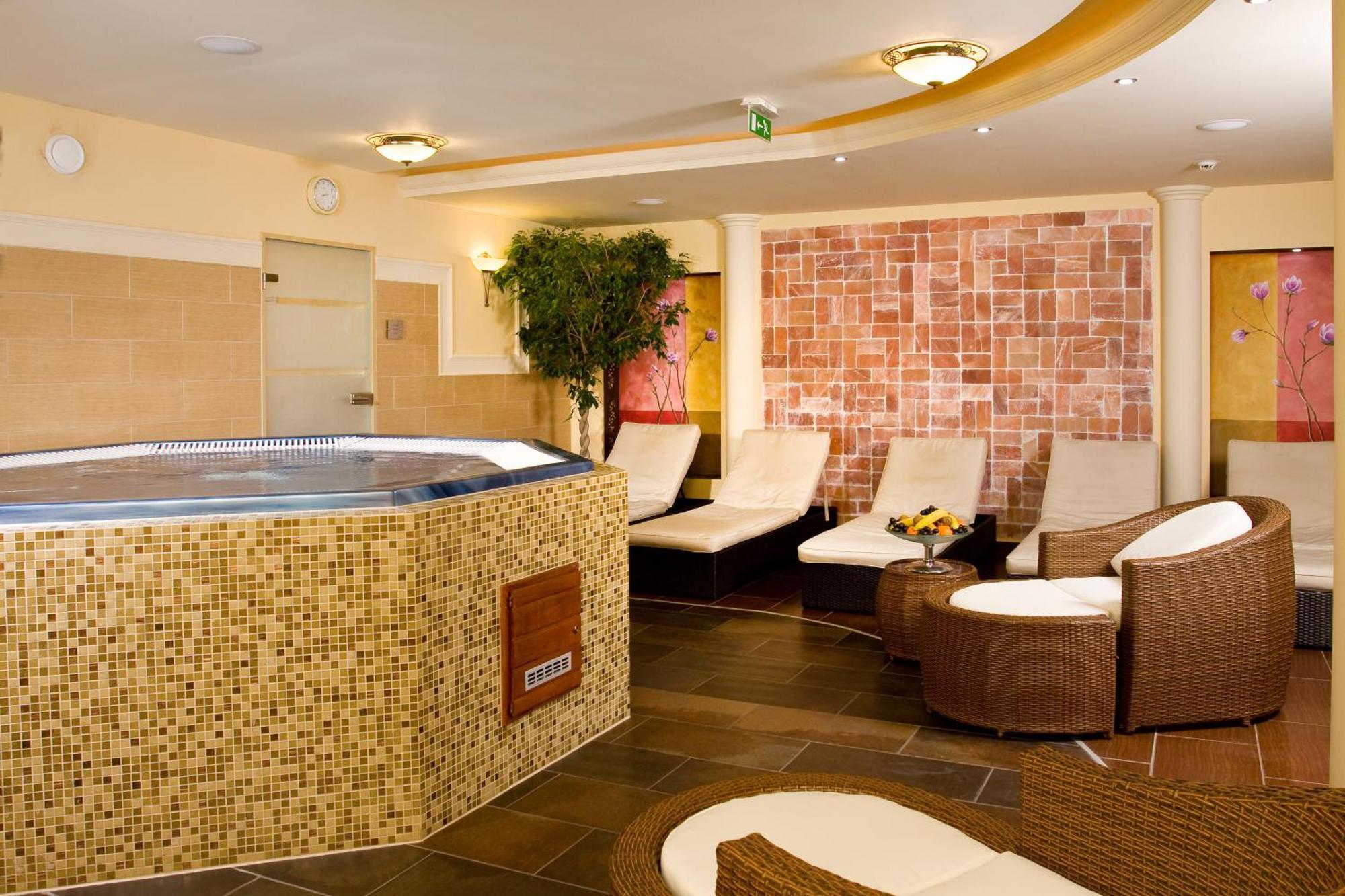 Hotel Kalvaria Γκιόρ Εξωτερικό φωτογραφία