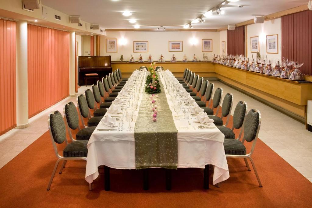 Hotel Kalvaria Γκιόρ Εξωτερικό φωτογραφία