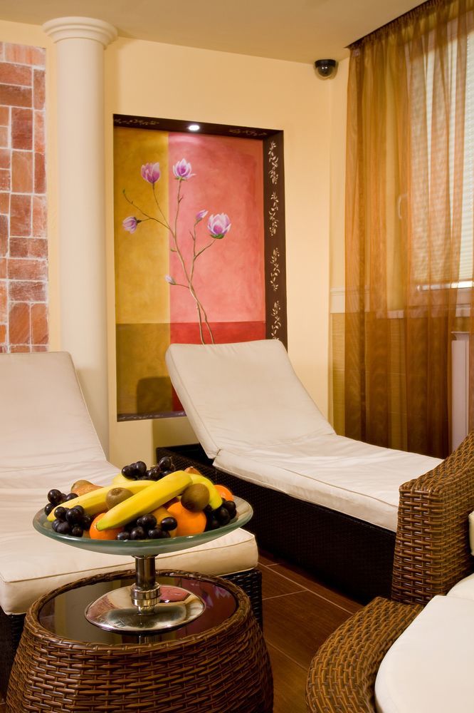 Hotel Kalvaria Γκιόρ Εξωτερικό φωτογραφία